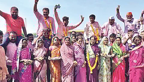 Nashik Gram Panchayat Result : नाशिक जिल्ह्यात दादा, उबाठा गटांना समसमान कौल