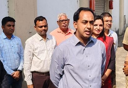 ईव्हीएम मशीनच्या गोडाऊनची आग आटोक्यात; जिल्हाधिकाऱ्याकडून पाहणी