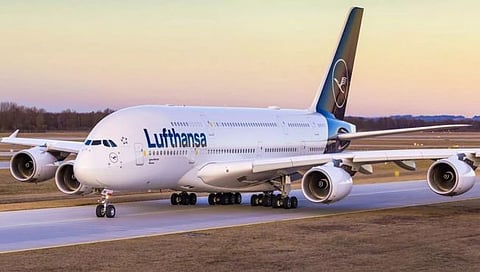 Lufthansa Airlines :’त्या’ पती-पत्नीचं भांडण विमानात रंगलं; बँकॉकला निघालेलं विमान दिल्लीतचं उतरवलं