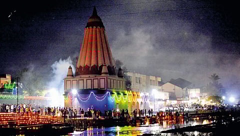 वाईचा महागणपती घाट दीपोत्सवाने उजळला