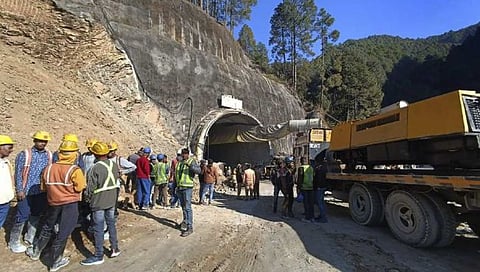 Uttarkashi Tunnel Collapse : जगण्याची लढाई युद्धपातळीवर : बोगद्यात अडकलेले सर्व ४० मजूर सुरक्षित