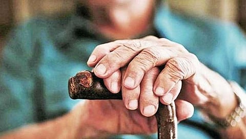 Bombay High Court | वृद्ध पालकांना दरमहा कमाल १० हजार पालनपोषण खर्चाचा अधिकार : हायकोर्ट