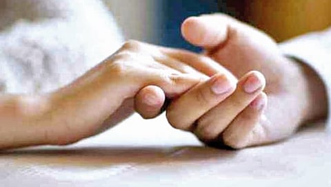 अविश्वास लोकशाहीच्या व्यवस्थेसाठी घातक