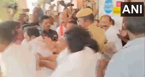 Telangana Assembly elections : जनगावमध्ये भाजप-बीआरएस कार्यकर्ते भिडले