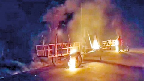 कोल्हापूर : ऊस आंदोलनाला हिंसक वळण