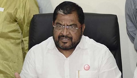 …मग दरमहा चेअरमनना 48, सीईओंना 40 लाख पगार कसा देता : राजू शेट्टी