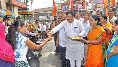‘थेट पाईपलाईन’चे श्रेय घेणाऱ्या ‘त्या’ काँग्रेस नेत्याच्या ‘ईडी’ चौकशीची मागणी करणार : राजेश क्षीरसागर