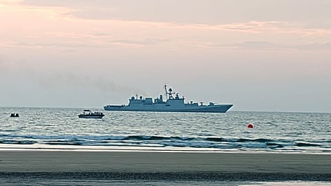 मालवण : तारकर्लीत नौदलाचा थरार! तेजस, मिग आणि एअर क्राफ्टच्या फायटर विमानाची आकाशात गवसणी