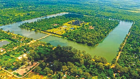 Angkor Wat : कंबोडियातील सर्वात मोठे हिंदू मंदिर बनले आठवे आश्चर्य
