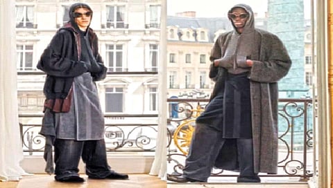 77 हजार रुपयांचा टॉवेल स्कर्ट