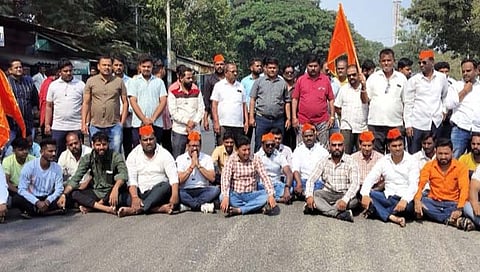 मराठा कार्यकर्त्यांकडून चक्काजाम आंदोलन