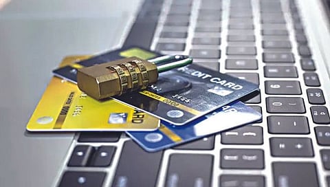 नाशिक : बँकेच्या माजी कर्मचाऱ्याने ग्राहकांना लावला २८ लाखांचा चुना