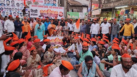 Maratha Andolan : उपमुख्यमंत्र्यांसह मंत्र्यांच्या प्रतिमांची तिरडी यात्रा