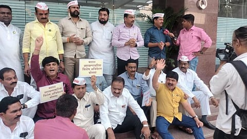 Maratha Reservation : मंत्रालय प्रवेशद्वार बंद करून आमदारांचे आंदोलन