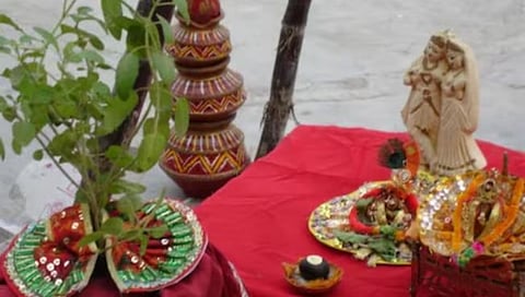 Tulsi Vivah 2023 : तिन्ही सांजेच्या मुहूर्तावर लागणार तुळशीचे लग्न