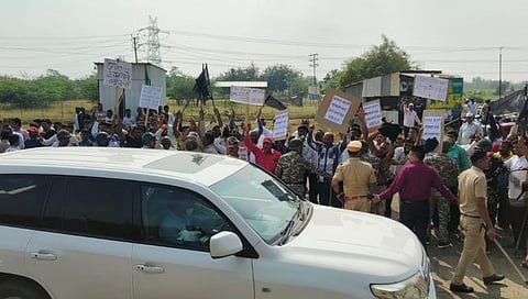 Chhagan Bhujbal : काळे झेंडे, गो बॅक’च्या घोषणा; भुजबळांनी दौरा अर्धवट सोडला…