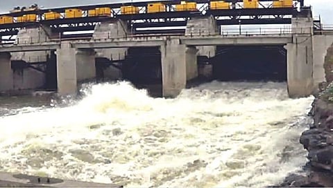 Nashik News | जायकवाडीला पाणी : नांदुरमध्यमेश्वरच्या दोन गेटमधून विसर्ग