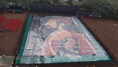 नाशिकमध्ये साकारली ७५ हजार पुस्तकांची भव्य शिवप्रतिमा