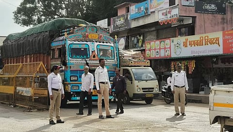 विंचूर मार्गावर झालेली वाहतुकीची कोंडी