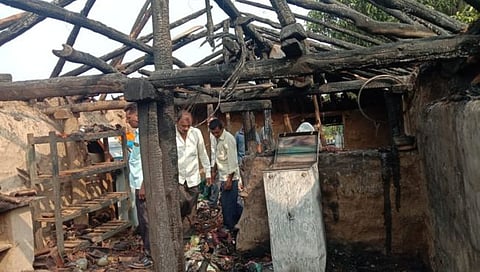 शेतकऱ्याच्या घराला आग लागून लाखोंचे नुकसान