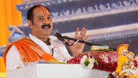 आई, आत्मा, परमात्म्याचे महत्त्व अधिक : पंडित मिश्रा