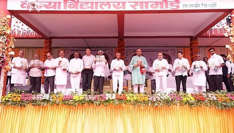 धुळे : सामोडे येथे पुतळा अनावरण, स्मृती प्रकाशन सोहळा उत्साहात