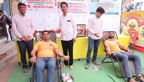Dhule Pimpalner : मातोश्री सेवाभावी संस्थेच्या रक्तदान शिबिरात 51 दात्यांचे रक्तदान