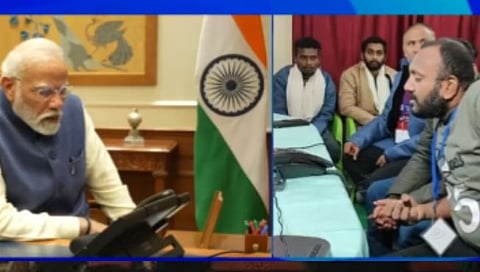 Uttarkashi tunnel rescue : बोगद्यातून सुटका झालेल्या ४१ कामगारांशी पीएम मोदींनी साधला संवाद