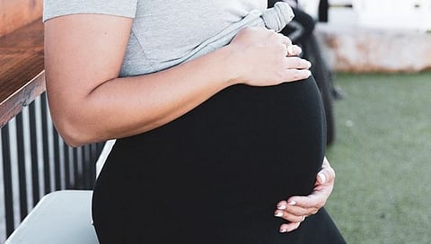 सरोगेट आईलाही मातृत्व रजांचा अधिकार – उच्च न्यायालयाचा महत्त्वपूर्ण निकाल | Surrogate mothers