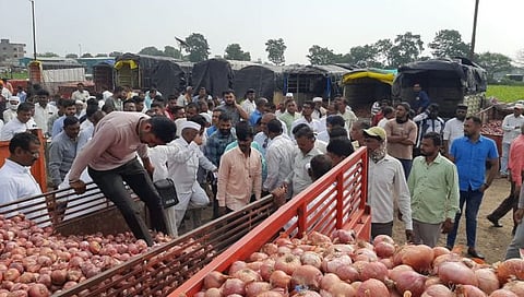 Lasalgaon Onion Market : तब्बल १२ दिवसांनंतर लासलगावी कांदा लिलाव सुरू
