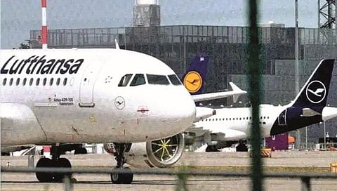 दाम्पत्य इतके भांडले की विमानच करावे लागले लँडिंग!