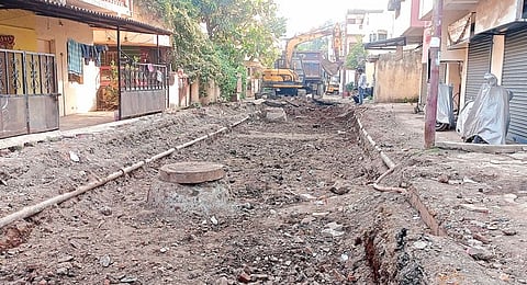 जुनी सांगवीत चिखलमय रस्त्यामुळे नागरिक त्रस्त