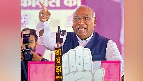 15 लाख रु., 20 कोटी नोकर्यांचे काय : मल्लिकार्जुन खर्गे