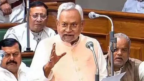 कुटुंब नियोजनावर वादग्रस्त वक्तव्य; मुख्यमंत्री नितीशकुमारांचा माफीनामा