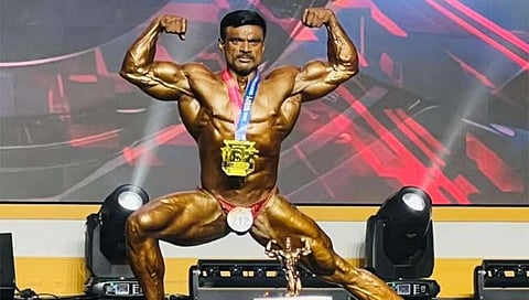 शरीरसौष्ठव स्पर्धेत सहाय्यक पोलीस निरीक्षक सुभाष पुजारी यांना सुवर्ण पदक