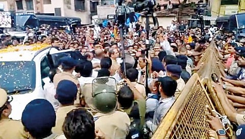 ठाणे : मुंब्य्रात शिवसेनेच्या दोन्ही गटांचे कार्यकर्ते आमने-सामने