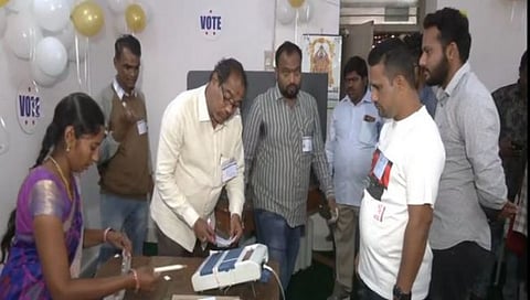 Telangana Elections 2023 : तेलंगाणा विधानसभेच्या ११९ जागांसाठी आज मतदान; तब्बल २२९० उमेदवार रिंगणात