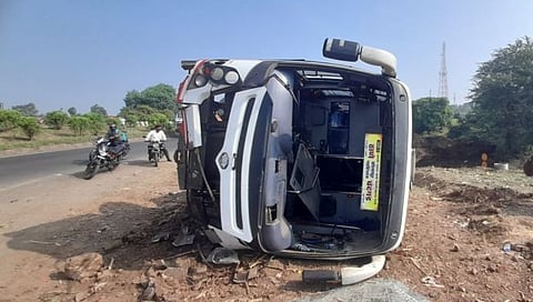 एसटी बसला अपघात