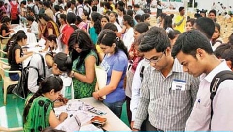 Rojgar Mela 2023 : ३ लाख तरूणांना मिळणार सरकारी नोकरीचे बंपर गिफ्ट; पंतप्रधान मोदी करणार नियुक्ती पत्रांचे वाटप