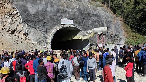 Uttarkashi Tunnel Rescue : उत्तरकाशीतील बोगद्यात अडकलेल्या मजुरांसाठीचे बचावकार्य अंतिम टप्प्यात; वीस रुग्णवाहिका दाखल