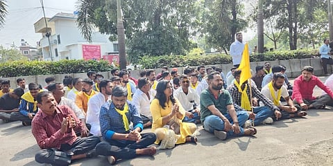 Dhangar Reservation : अजित पवारांच्या निवासस्थानासमोर ठिय्या आंदोलन