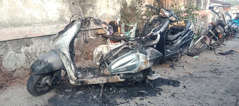 Pune Crime News : वारजेमध्ये अज्ञातांकडून तीन दुचाकींची होळी