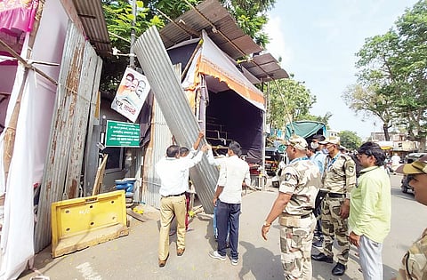 Pimpri News : अनधिकृत फटाके स्टॉलवर कारवाई