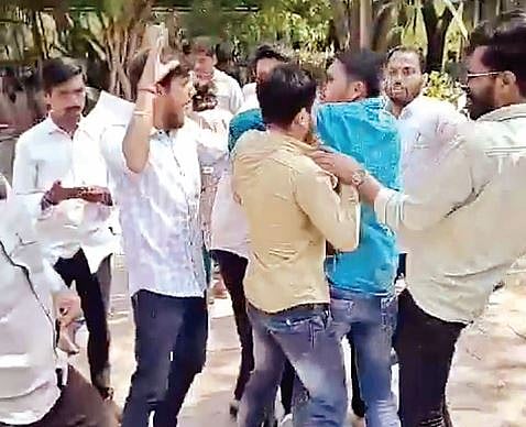 Pune University : पुणे विद्यापीठात विद्यार्थी भिडले! सभासद नोंदणीवरून अभाविप-एसएफआय आमने-सामने