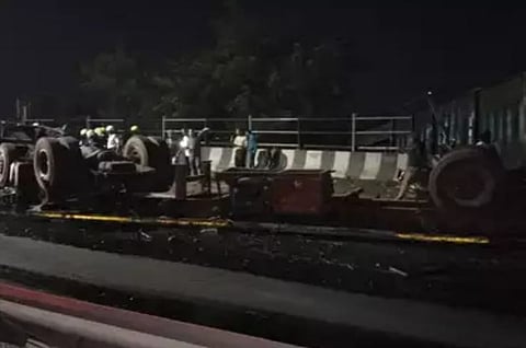 Pune News : जांभुळवाडी दरी पुलावर भीषण अपघात; दोघांचा मृत्यू