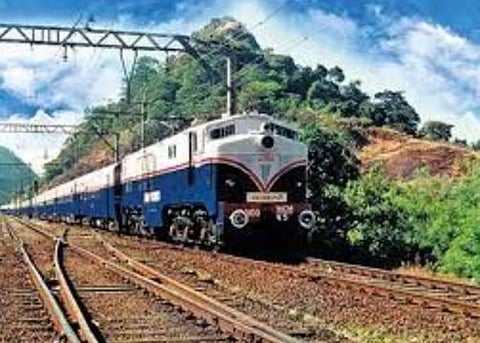 Pune News : डेक्कन क्वीन, सिंहगडसह इंटरसिटी एक्स्प्रेस रद्द