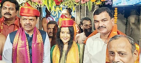 Devendra Phadanavis : देवेंद्र फडणवीस यांनी घेतले लक्ष्मी-नृसिंहाचे दर्शन