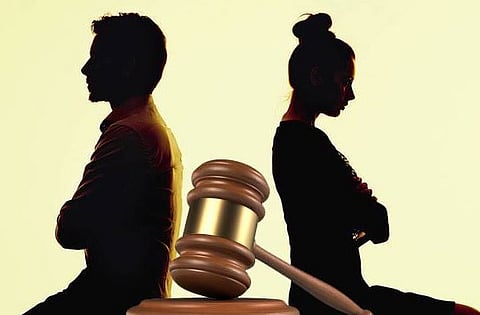 पोटगीही न देणार्या पतीने एका दिवसात मोजले 15 लाख..