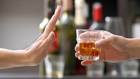 Alcohol : दारू सोडताच सात महिन्यांतच मेंदू पुन्हा होतो ‘तरतरीत’