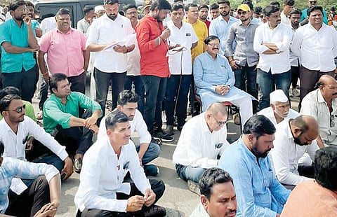 Nagar News : दूधभावासाठी श्रीगोंद्यात ‘रास्ता रोको’